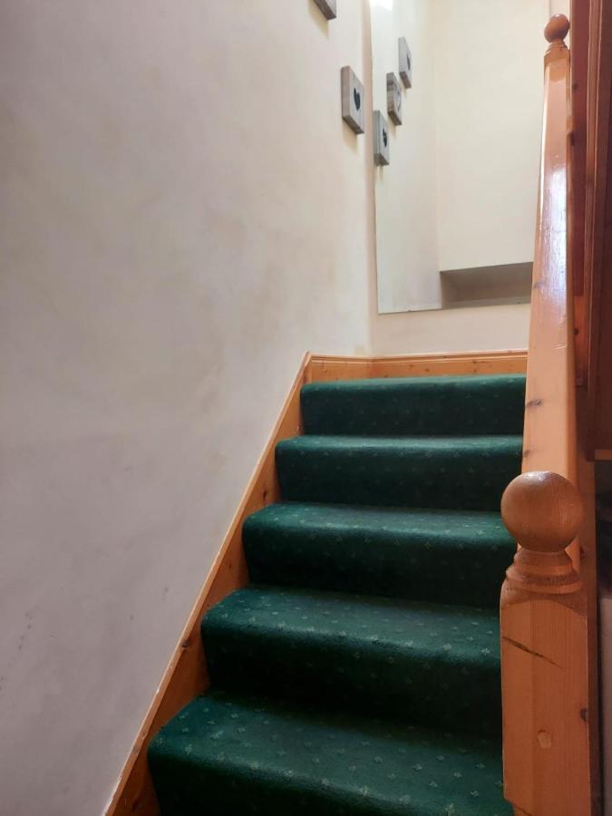 Edwards Cosy B&B Galway Exteriör bild